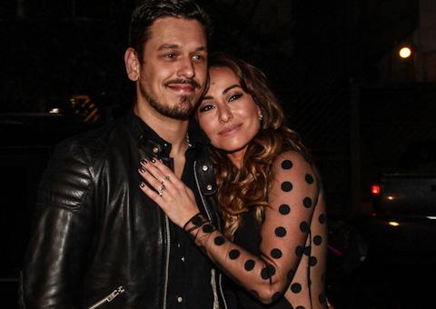  Famosos invadem restaurante do irmão de Sabrina Sato 